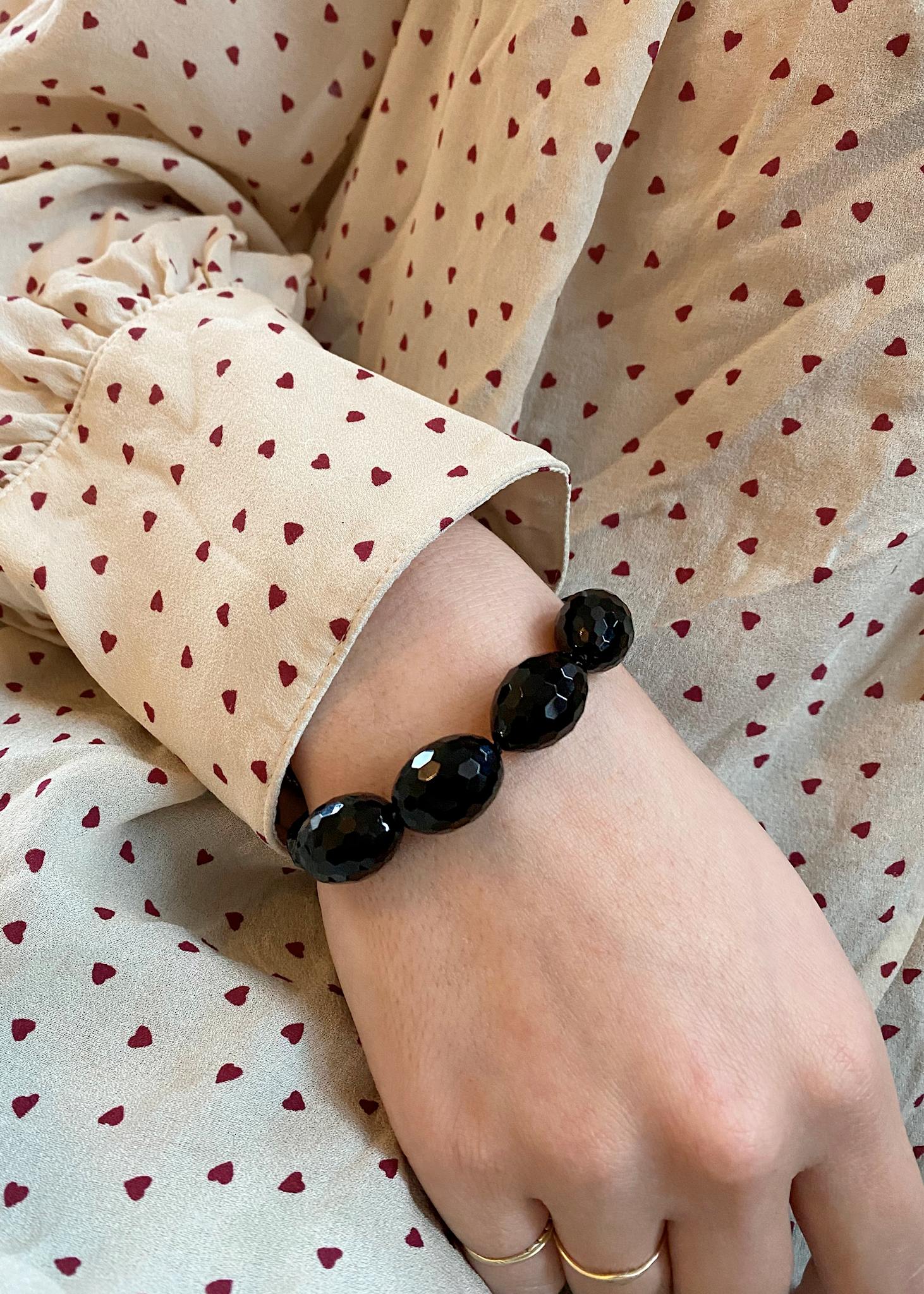 Edith armbånd med Sort Agat og Sort Spinel - guldbelagt