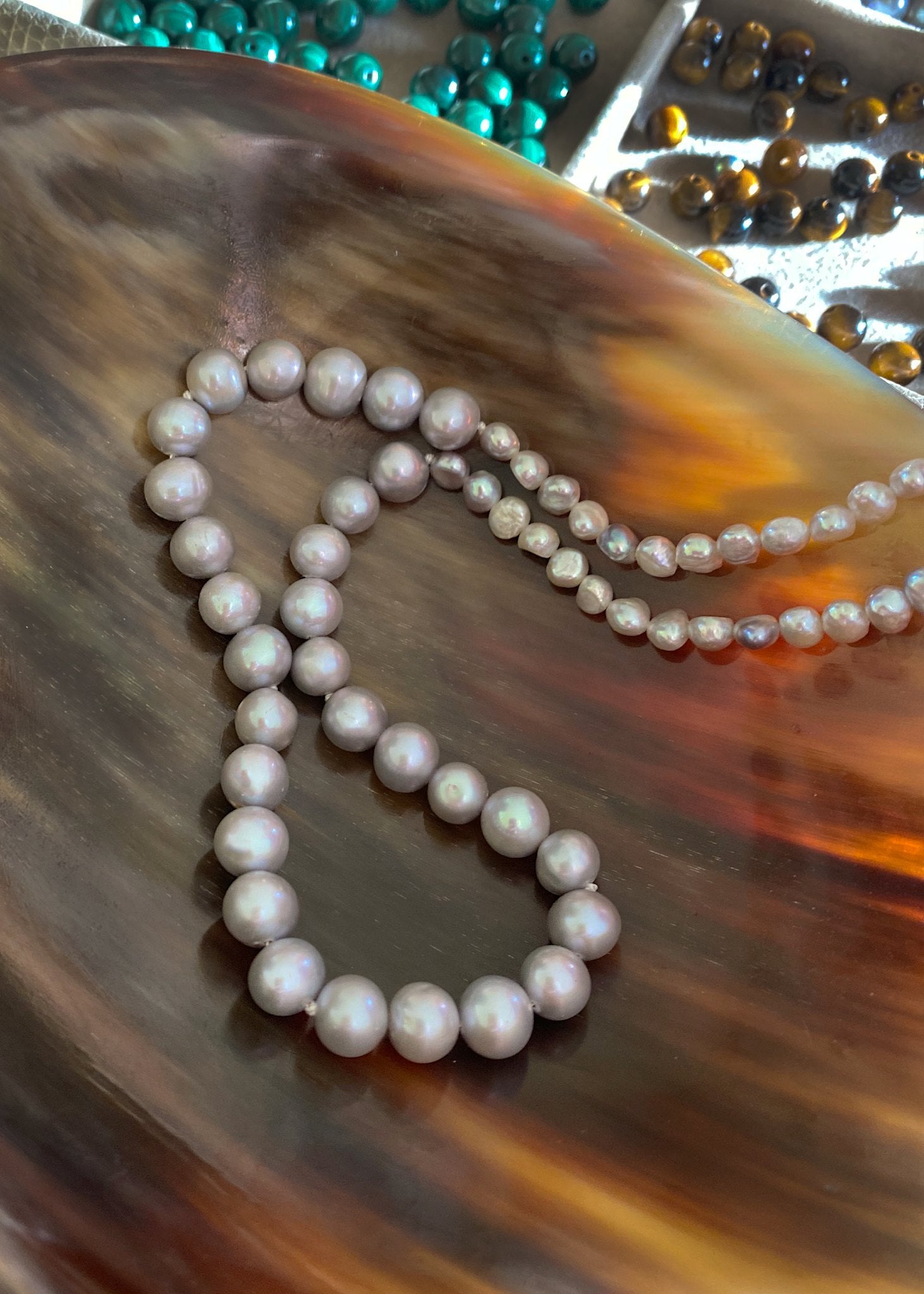 Lotus halskæde med Grå Perler - guldbelagt