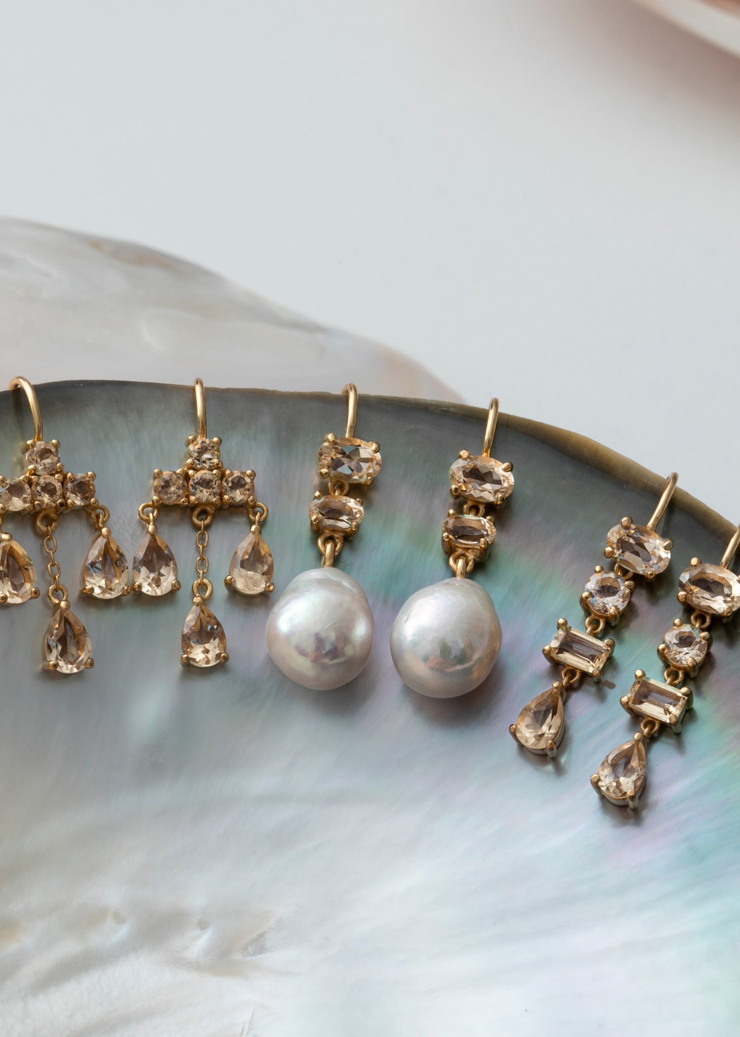 Isla øreringe med Champagne Kvarts og Barok Perle - guldbelagt