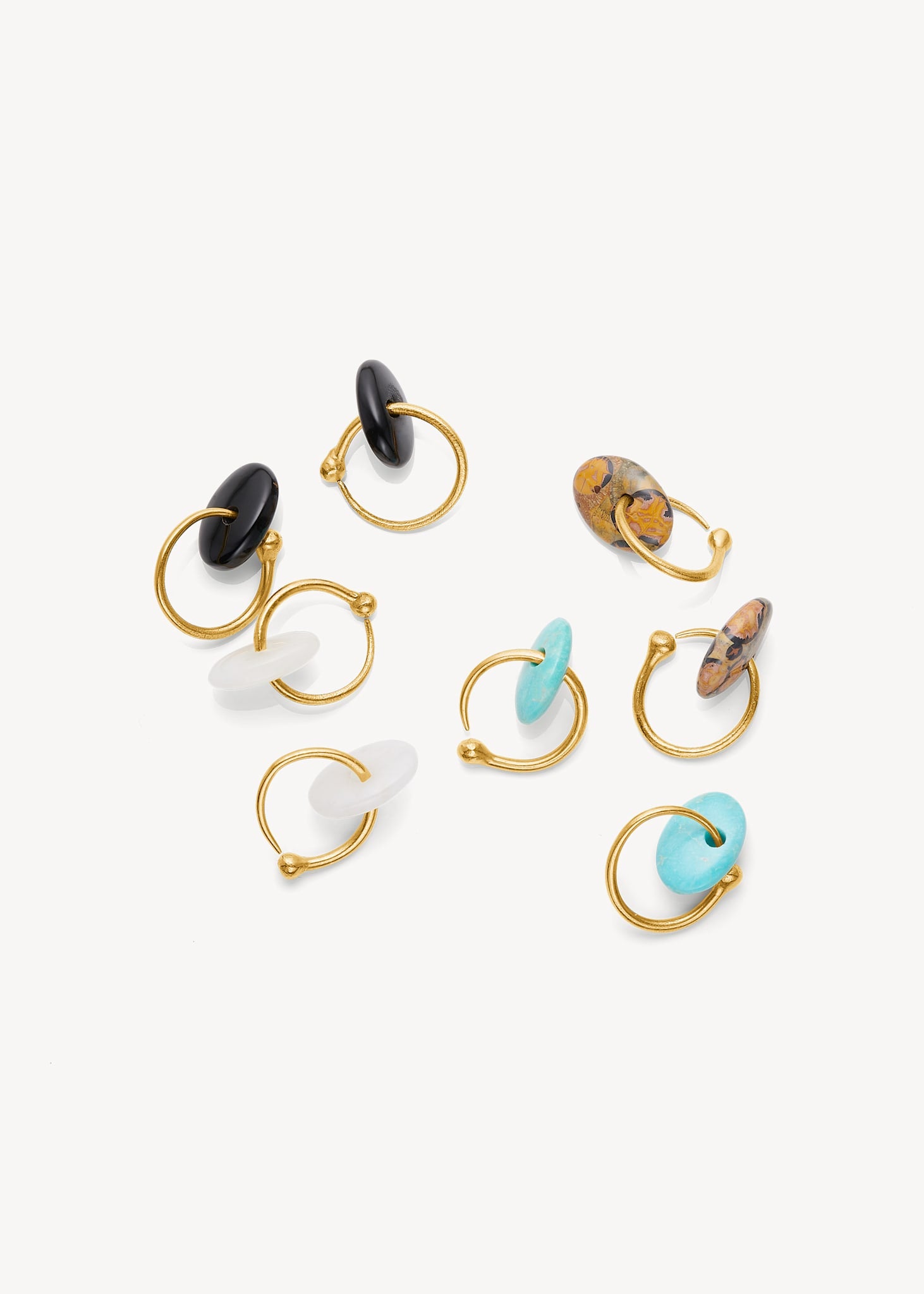 Nour øreringe fra carré jewellery med genanvendte ægte ædelsten til mænd og kvinder 