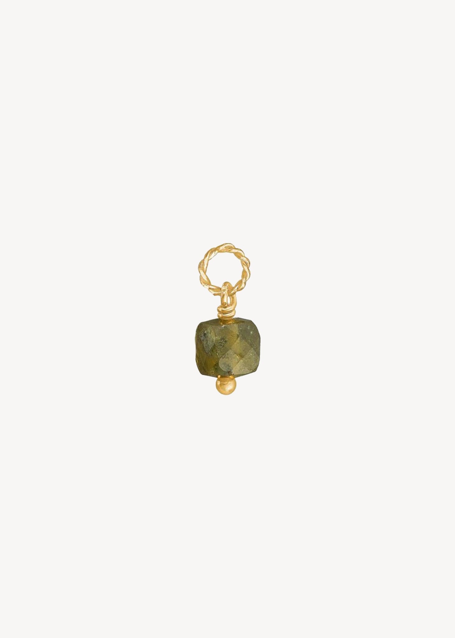 Xenia charm med Grøn Granat 1 stk - guldbelagt
