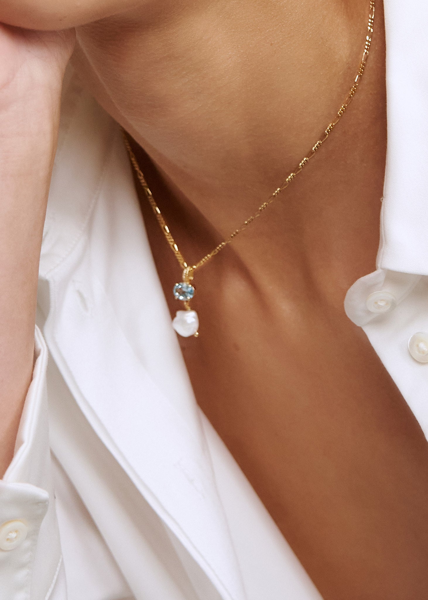 Mira vedhæng med Blå Topas og Keshi Perle - guldbelagt