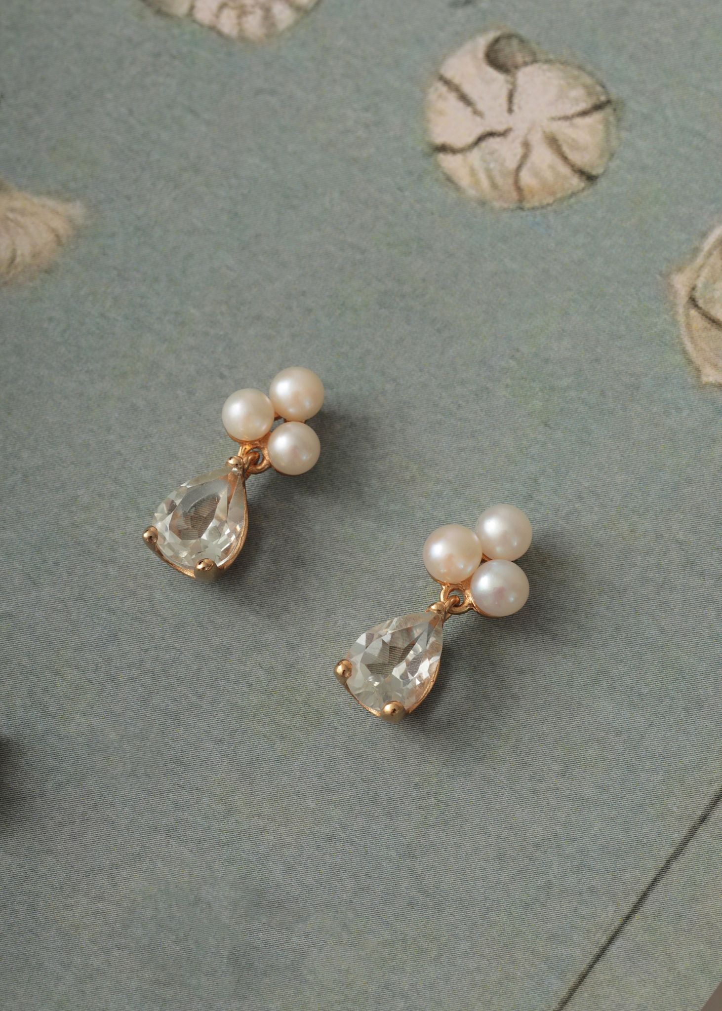 Perleøreringe fra carré jewellery på udsalg lige nu