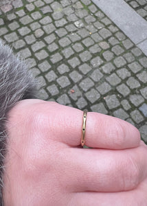 10-Karat Helena ring med Sort Diamant