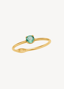 smuk solitare ring i 10-karat ægte guld med en grøn smaragd ædelsten, der er majs fødselssten - perfekt gave til hende