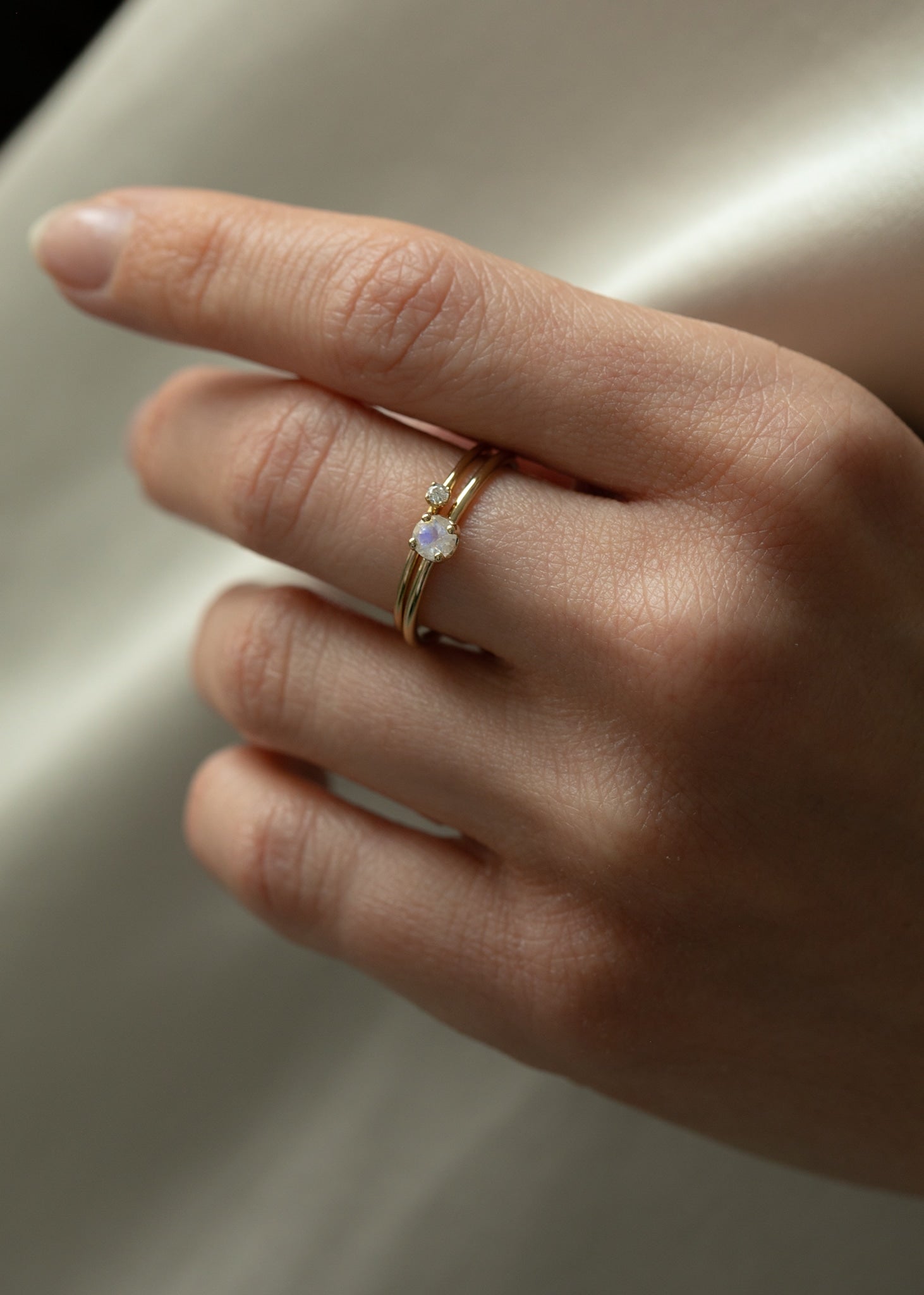 10-Karat Iris ring med Regnbue Månesten