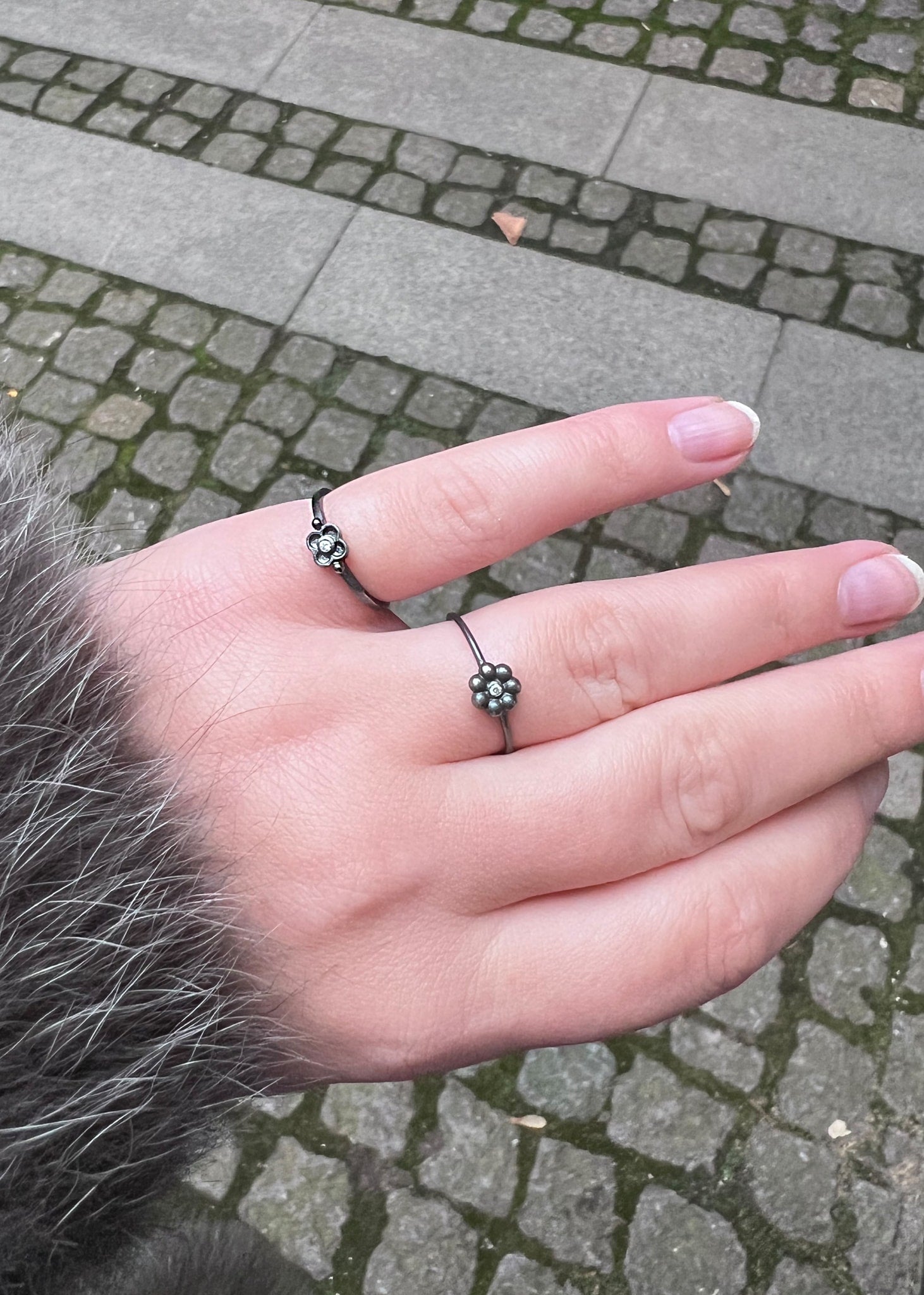 Poppy ring med Diamant - Oxideret sølv