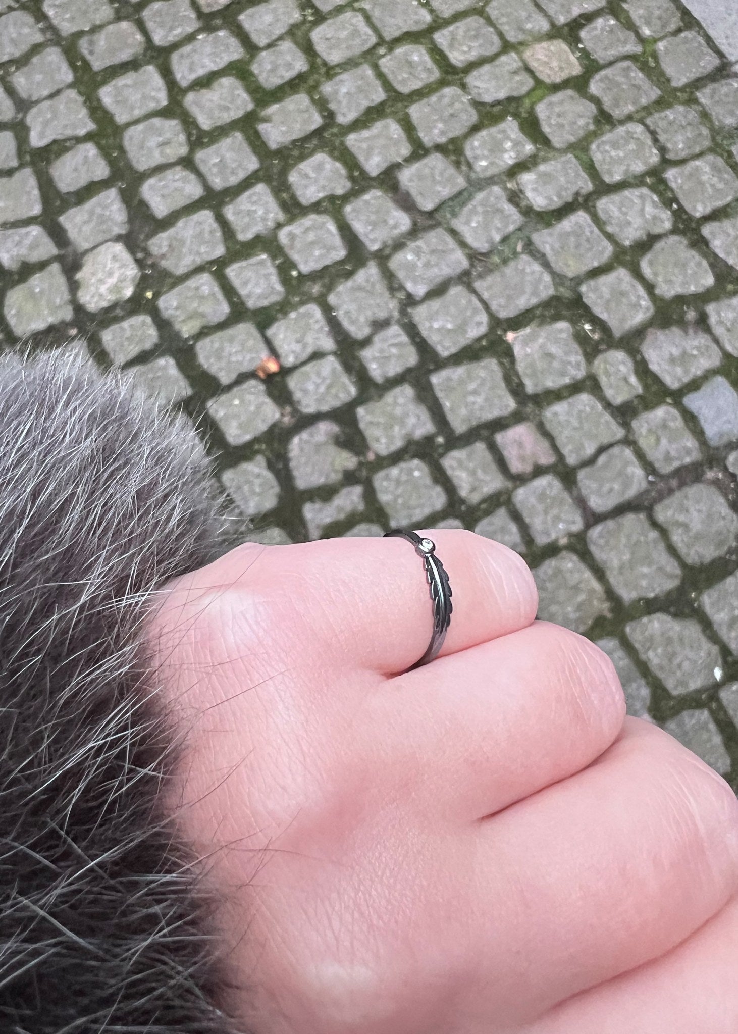 Feather ring med Diamant - oxideret sølv