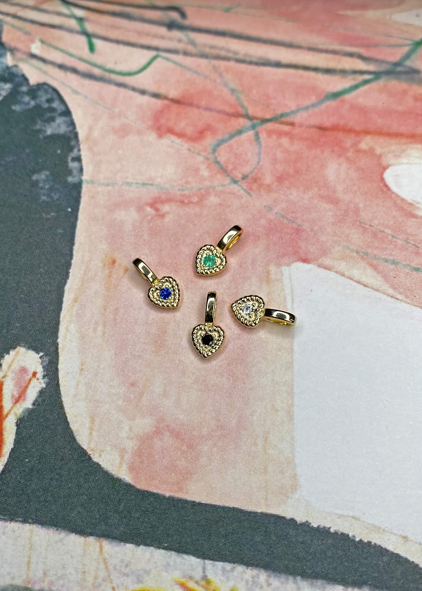 10-karat Amor vedhæng med Blå Safir